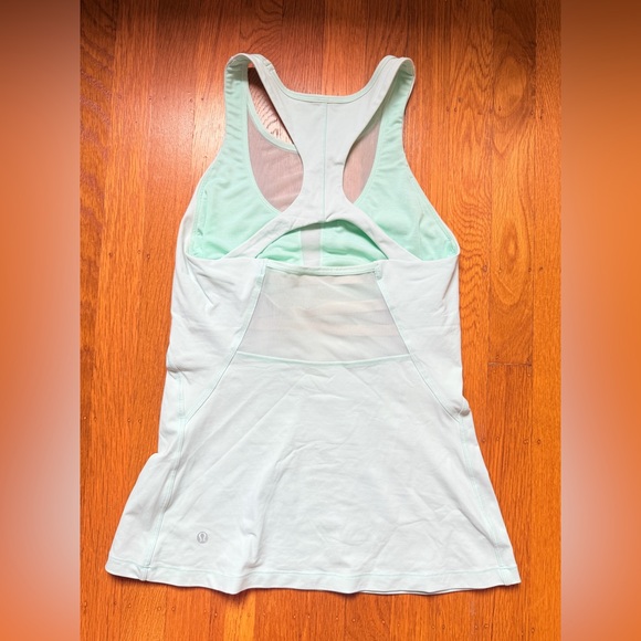 Lululemon Mint Green Workout Tank size 6. No inserted pads - Picture 2 of 3